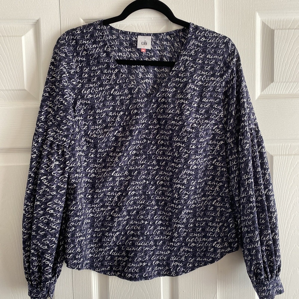 Cabi Amour Blouse Womens Size S Navy Blue Script I Love You Print V-Neck Whimsy - Picture 1 of 8